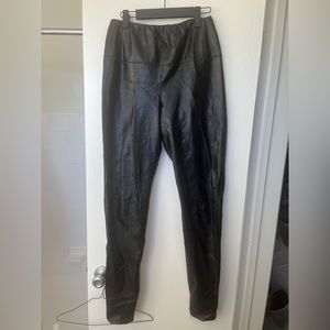 Wilfred Free black vegan Daria leggings